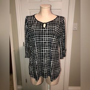 3/$40 Laura Black and White Grid Pattern Women's Top